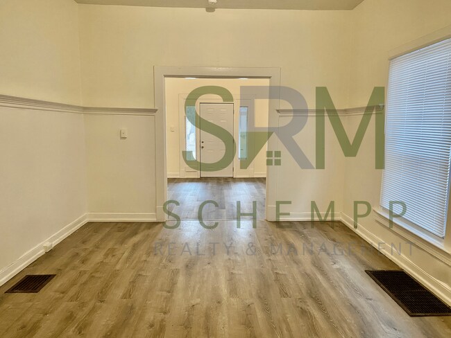 Building Photo - Updated Three Bedroom in West Louisville-Section 8 Accepted