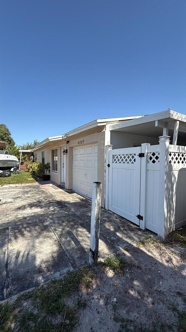 Primary Photo - 4764 SW 12th St