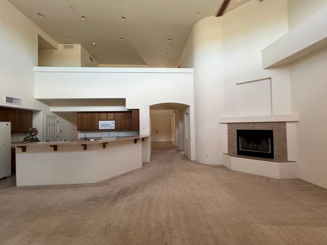Building Photo - Spacious Southwestern 4/5 Bedroom 3 Bath H...