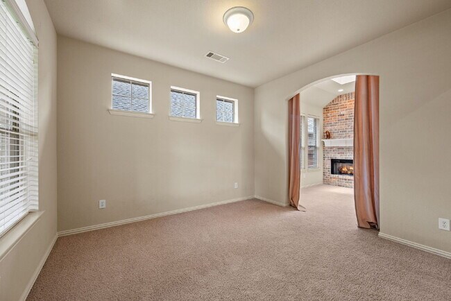 Building Photo - This one checks all the boxes—location, la...