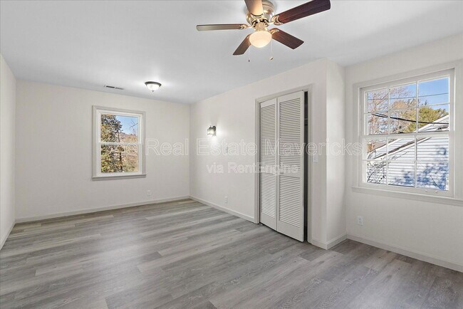 Building Photo - 1820 Tunnel Blvd