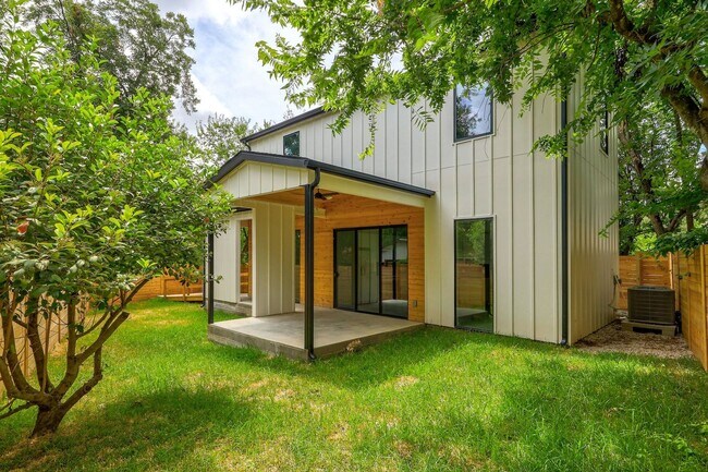 Building Photo - 2104 Columbia Cove