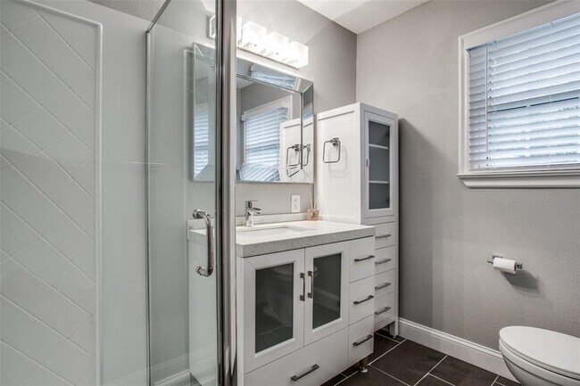 Building Photo - 9334 San Fernando Way