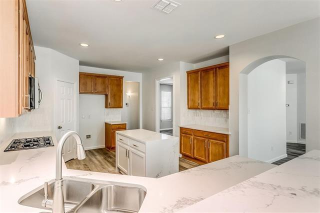 Building Photo - 817 Rushmore Dr