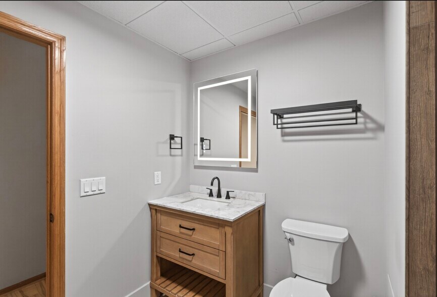 Building Photo - 400 N 1st St