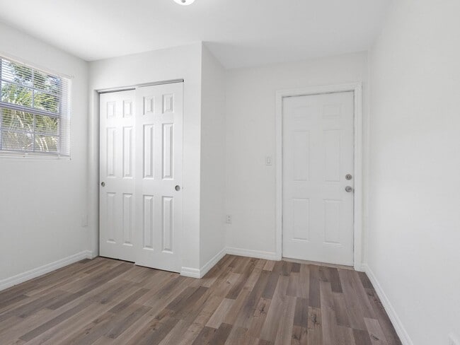 Building Photo - Affordable 3/1.5 West Tampa Home