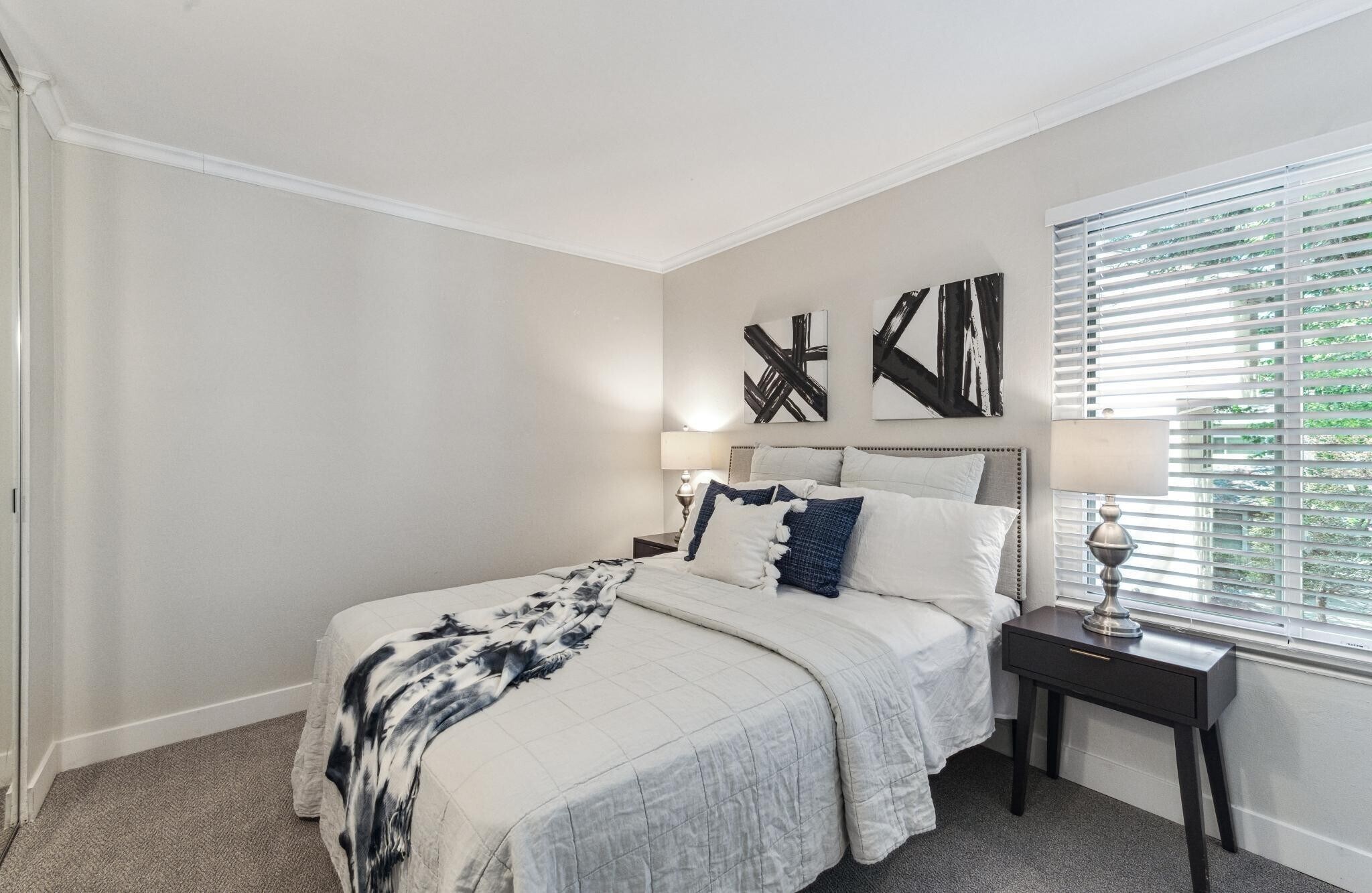 Building Photo - 2724 Oak Rd