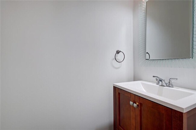 Building Photo - 1801 Hickory Ridge Cove