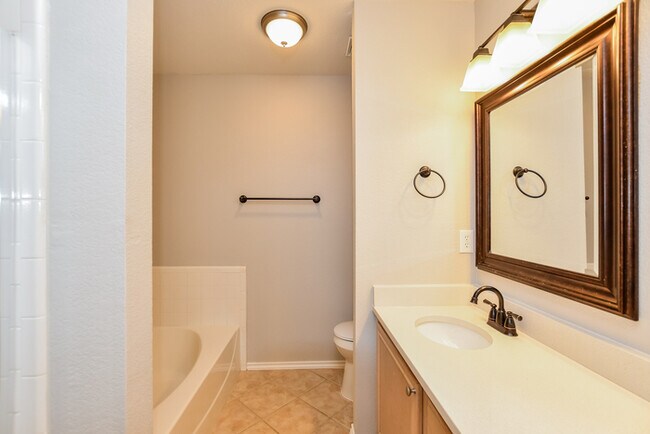 Building Photo - 911 Walters Dr