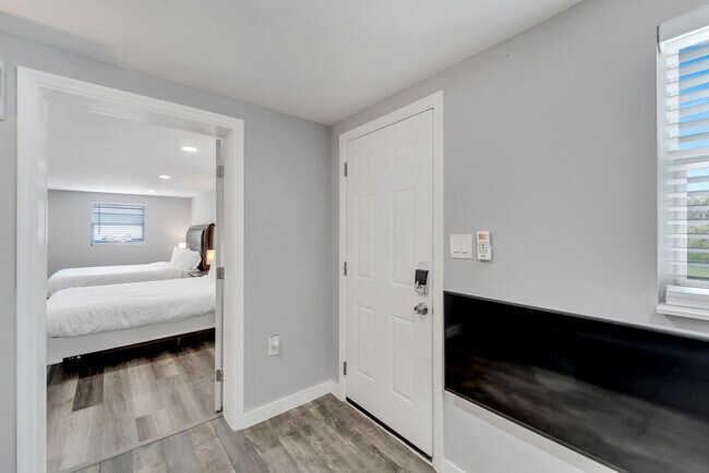 Building Photo - 8820 Rocky Creek Dr