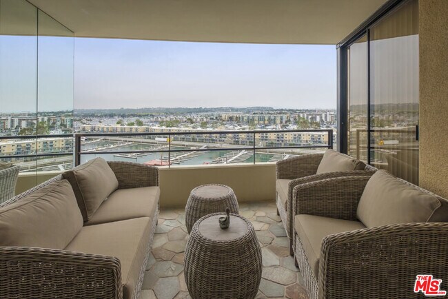 Building Photo - 4267 Marina City Dr