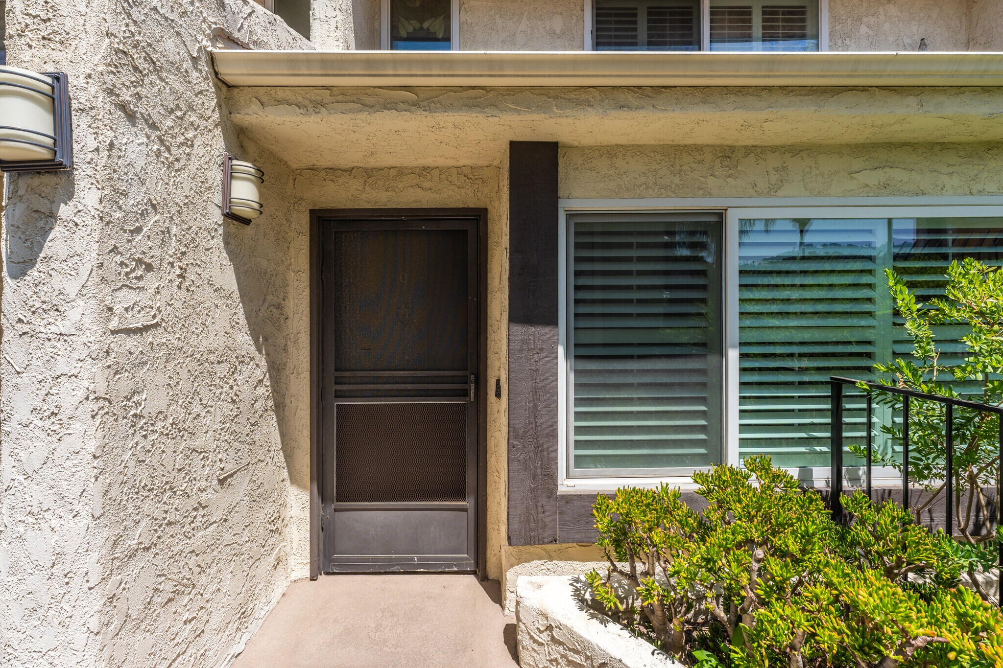 Building Photo - 4321 Matilija Ave