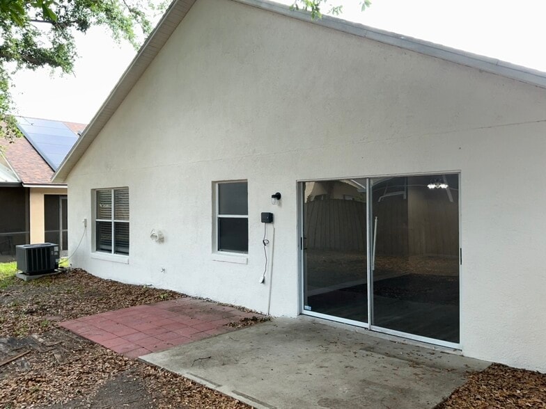 Building Photo - 6765 Waterton Dr