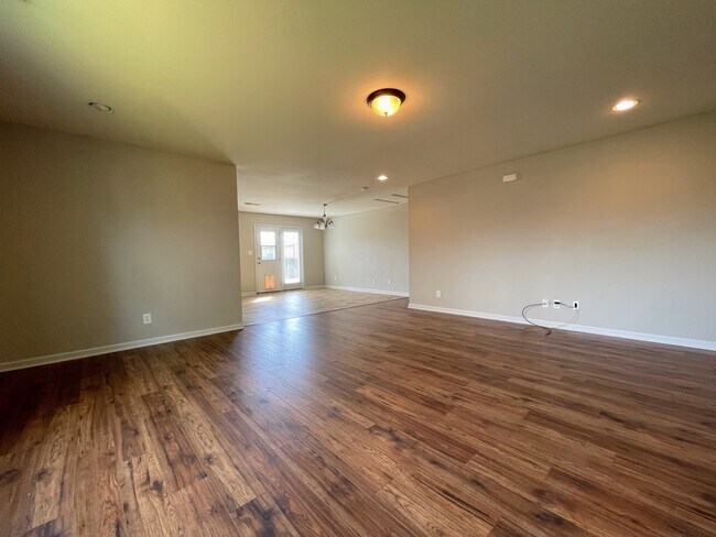 Building Photo - 3412 Castlecreek Dr SW