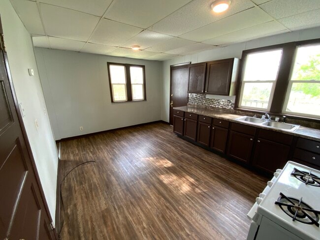 Building Photo - 53 Lake St
