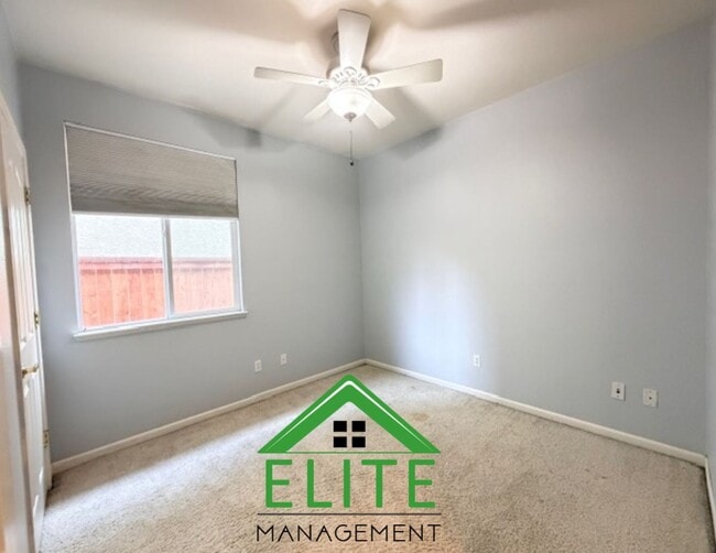 Building Photo - **Spacious 4-Bedroom Single-Story Home in ...