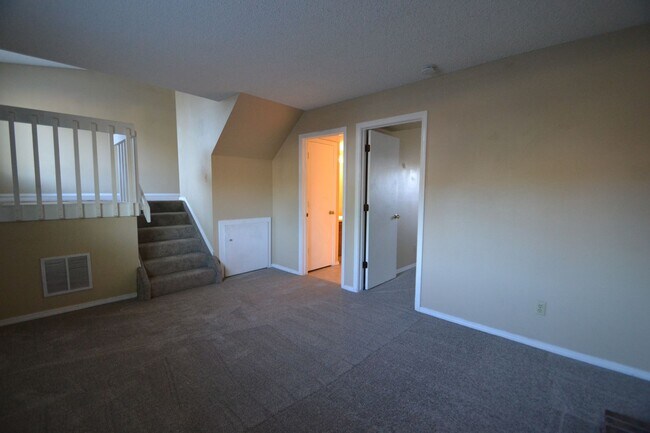Building Photo - 3535 Sydney Terrace