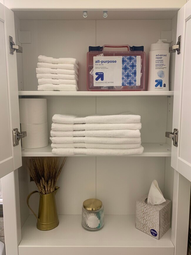 Building Photo - 3321 Bryant Ave S