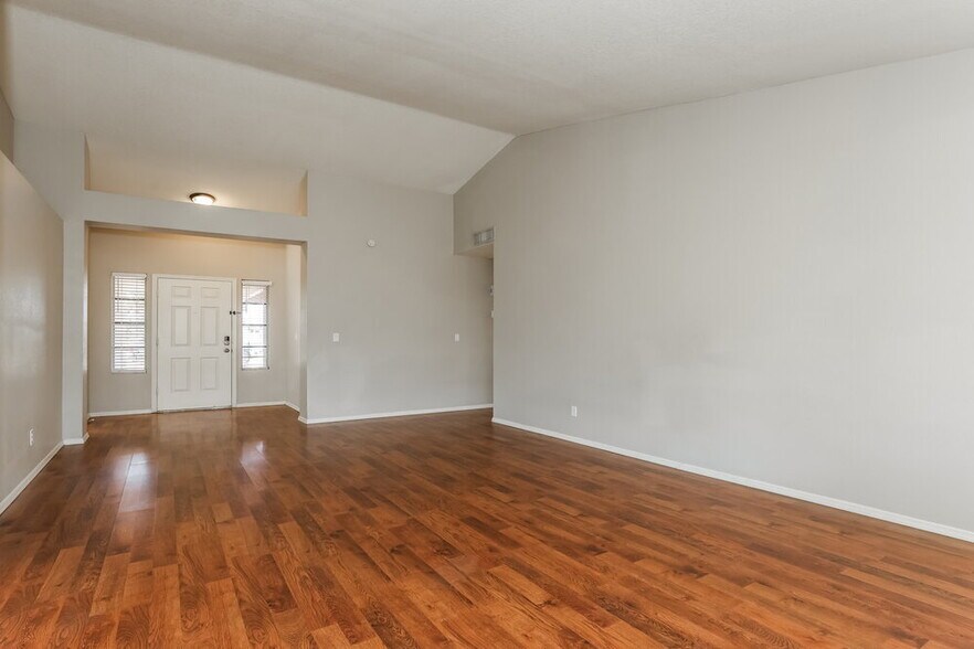 Building Photo - 5215 W Diana Ave