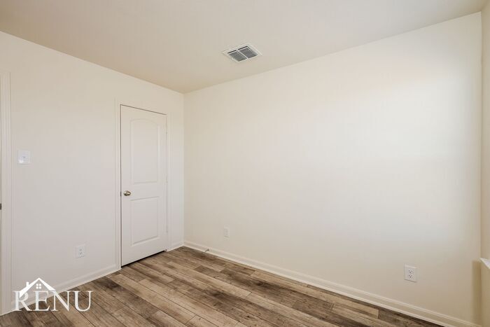 Building Photo - 11026 Yonder Flts