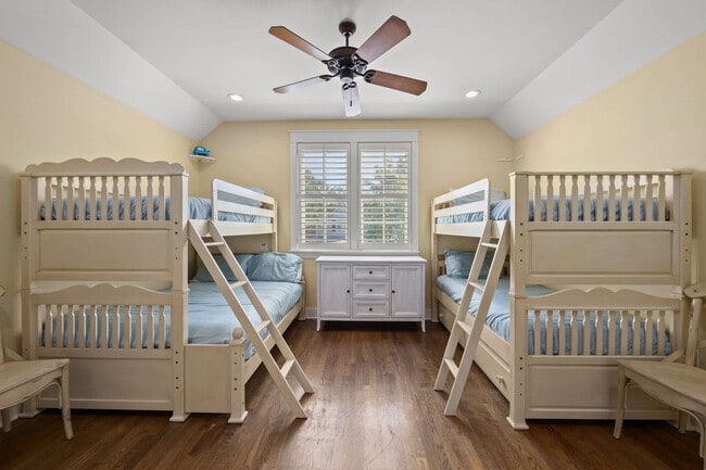 Building Photo - 2469 Bungalo Ln