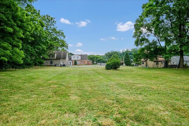 Building Photo - 17 Church St