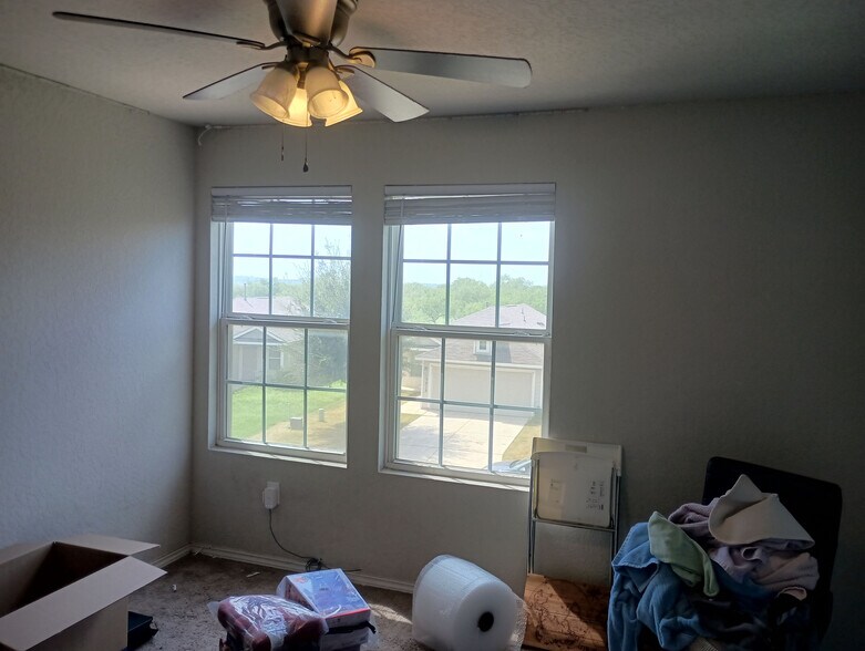 Building Photo - Room in House on Ashworth Blvd