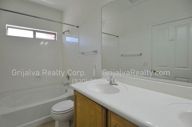 Building Photo - 3 Bedroom / 2 Bath House in Continental Re...