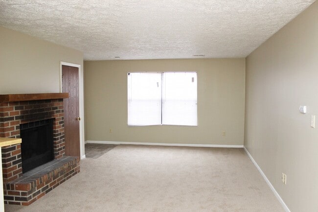 Building Photo - Single story two bedroom, two bathroom apartment!