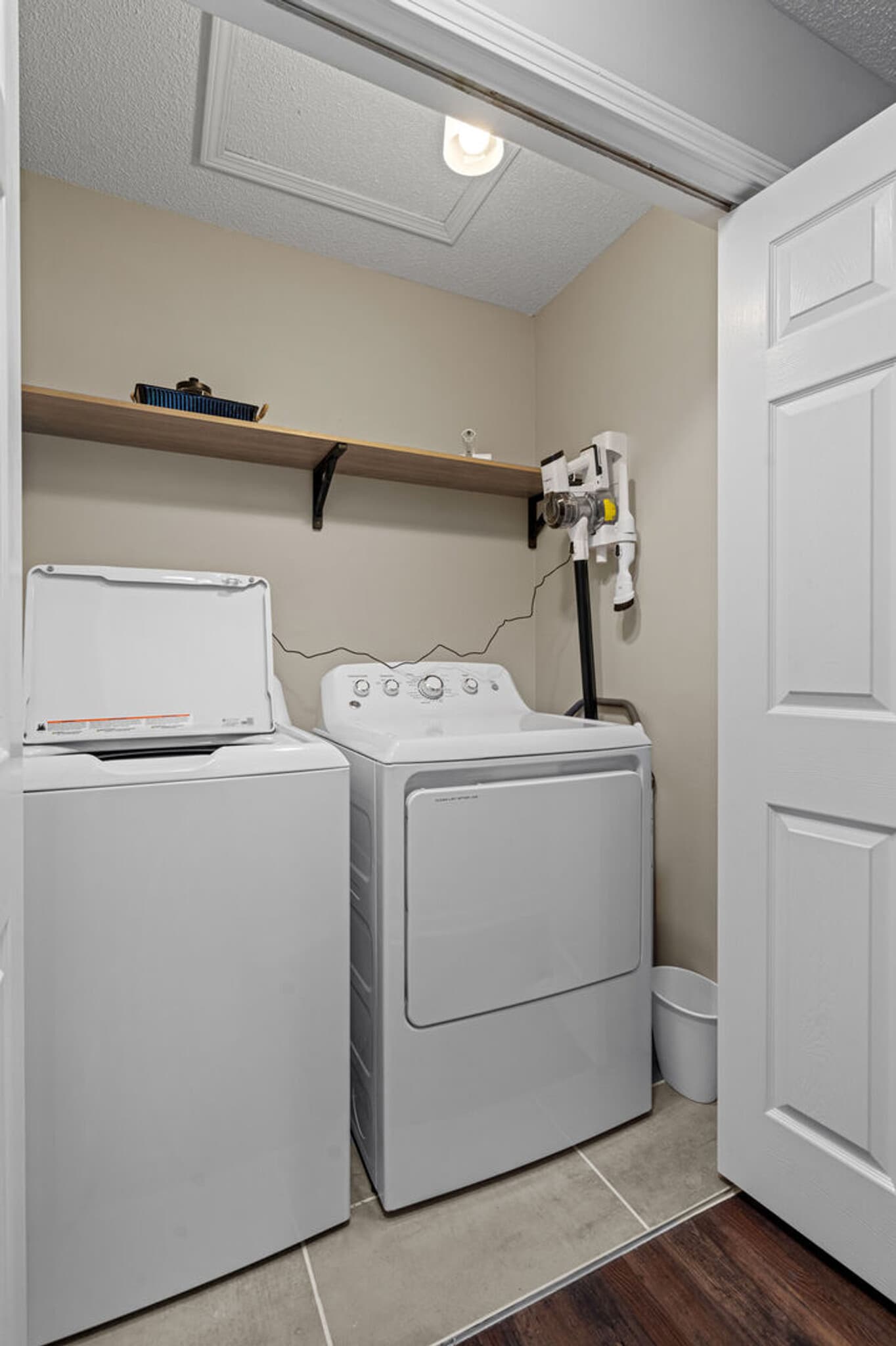 Building Photo - 13 Huntcliff Dr