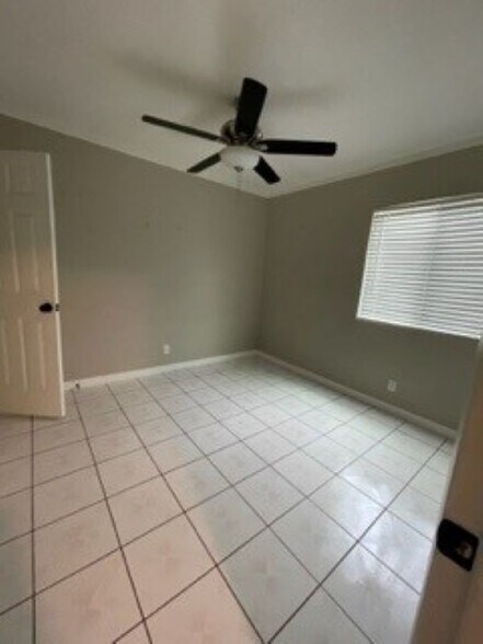 Room 1 - 23530 Dolores St