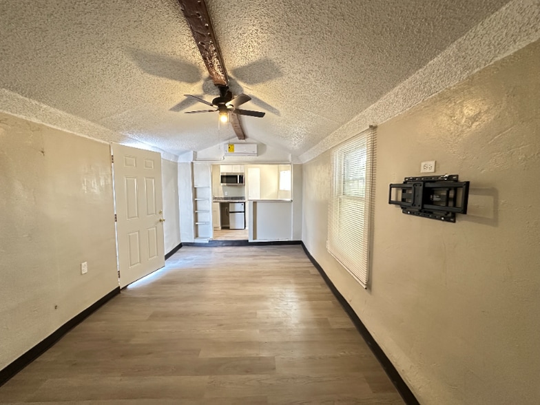 Building Photo - 180 S Glenwood St