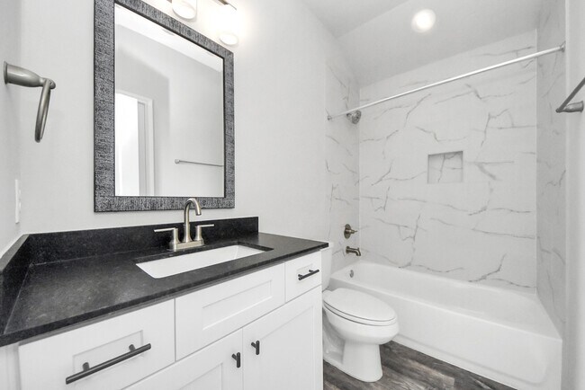 Building Photo - 688 Swallow Dr