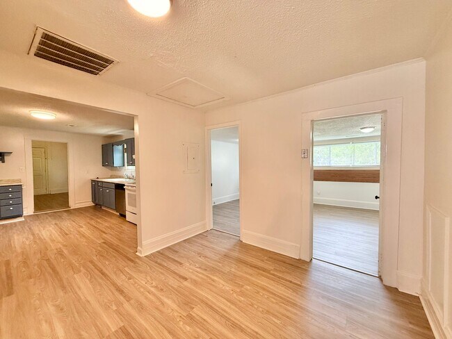Building Photo - Garner Road [2 UNITS]
