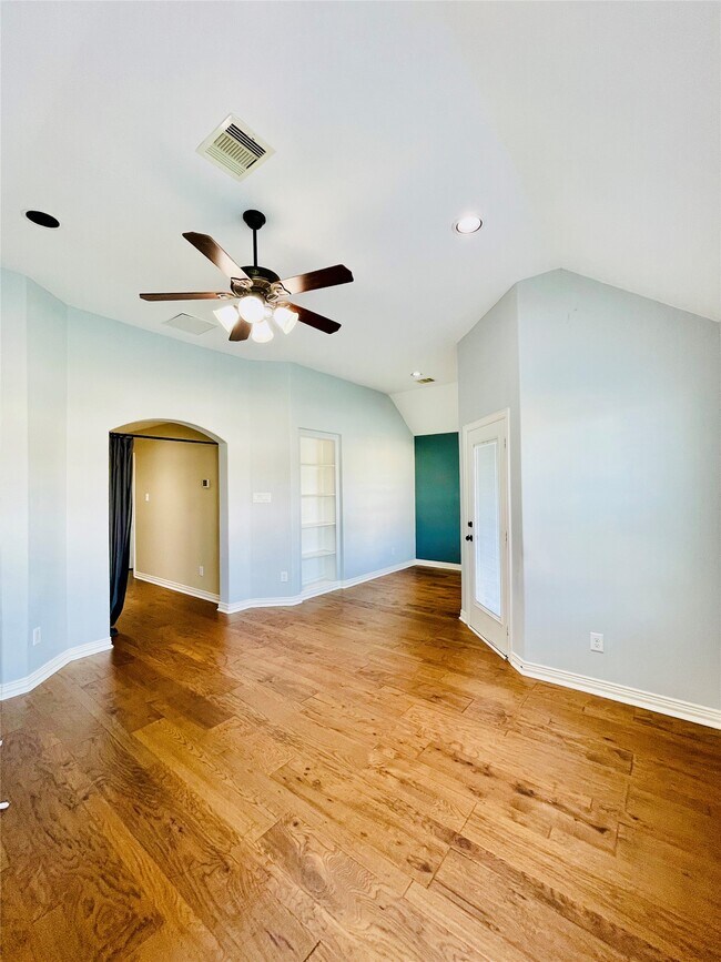 Building Photo - 14303 Tasmania Ct