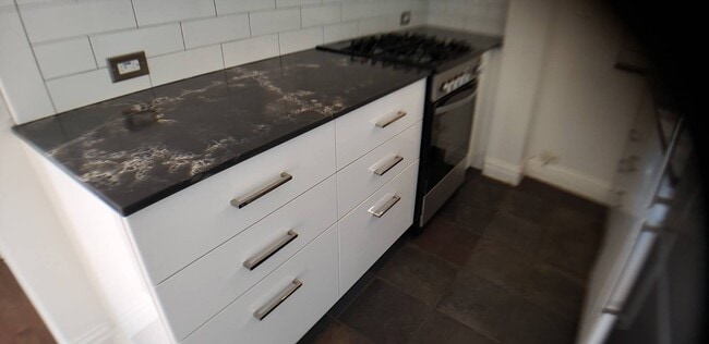 Building Photo - 42 Park Terrace E