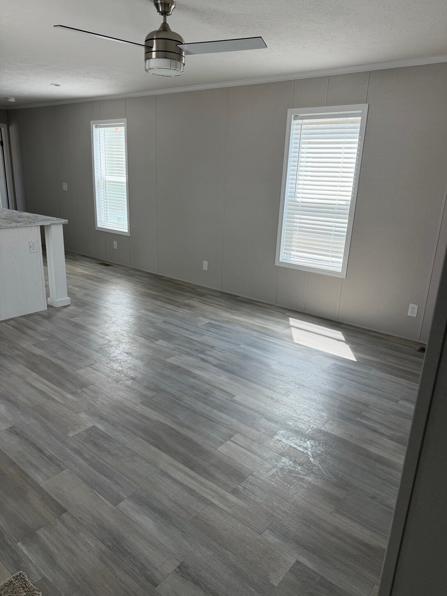 Building Photo - 14001 S Western Ave