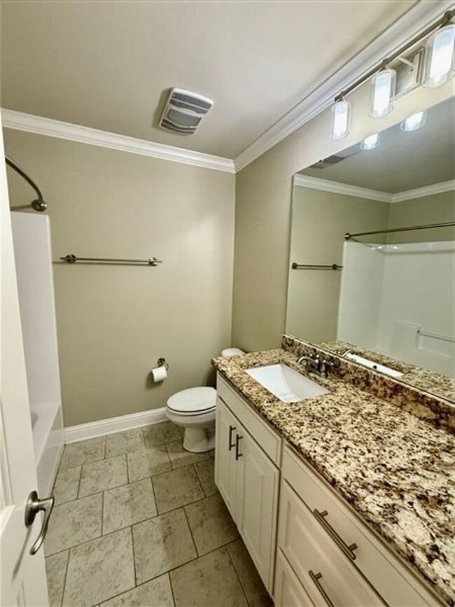 Building Photo - For Lease in Gated Cypress Place! Like-New...