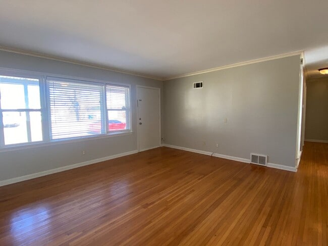 Building Photo - 3 bedroom House
