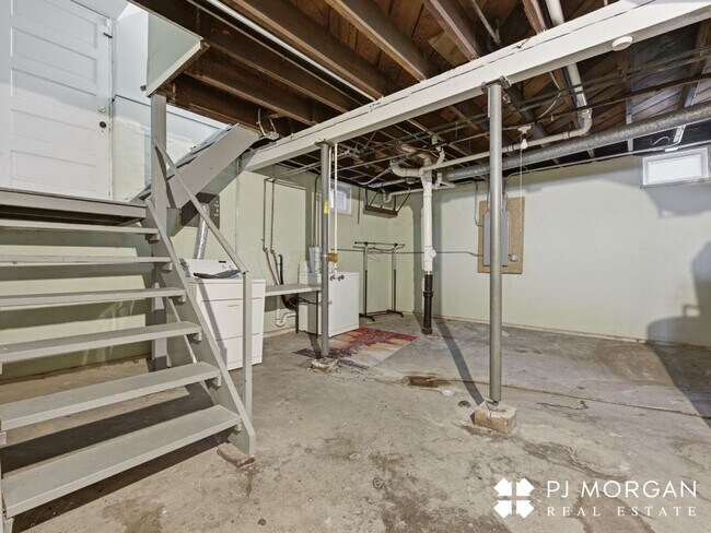 Building Photo - 2222 S 6th St