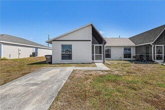 Building Photo - 1733 NE 7th Pl