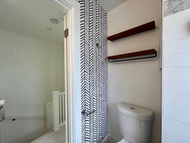 Building Photo - 1742 L St NE