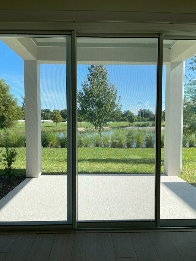 Building Photo - 3156 Emerald Acrs Ln