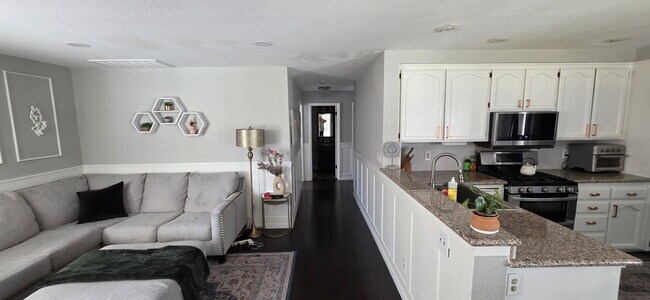Building Photo - 430 Guinevere Ct