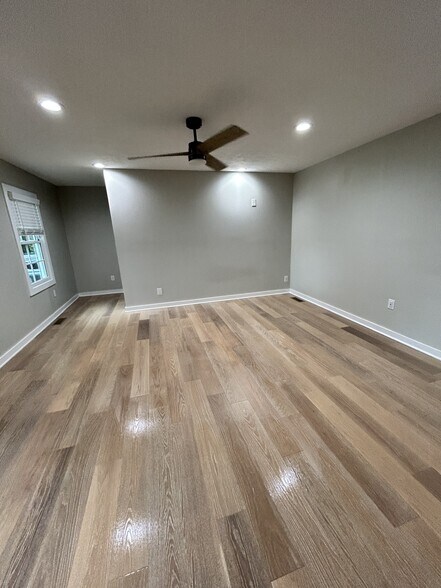 Master Bedroom - 12411 New Bowling Green Rd