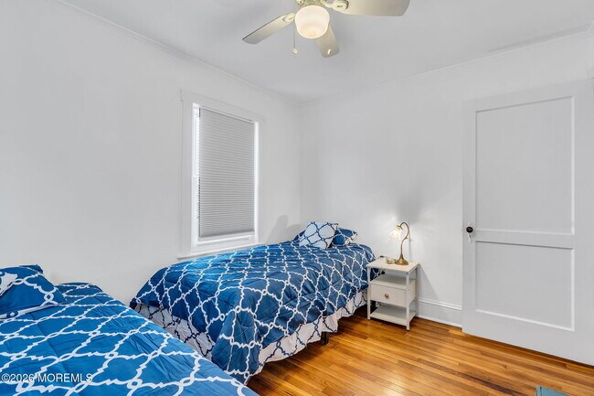 Building Photo - 1227 Bay Ave