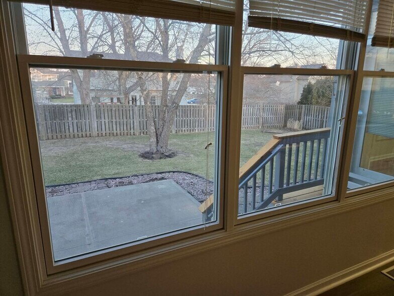 Building Photo - 9513 S 26th Ave