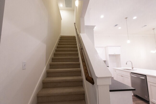 Building Photo - Brand New Townhome for Lease Available July!