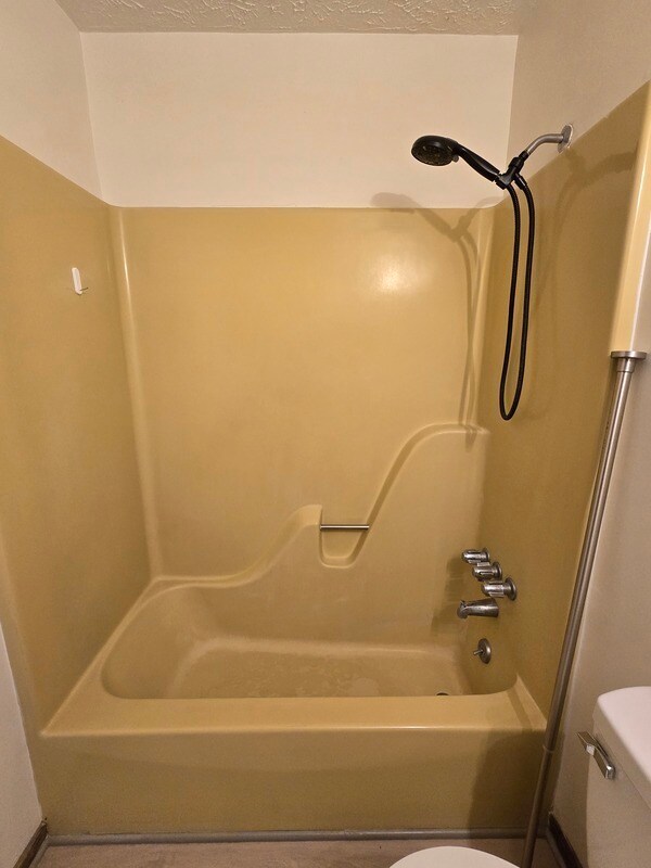 Building Photo - 6308 Lakeshore Dr