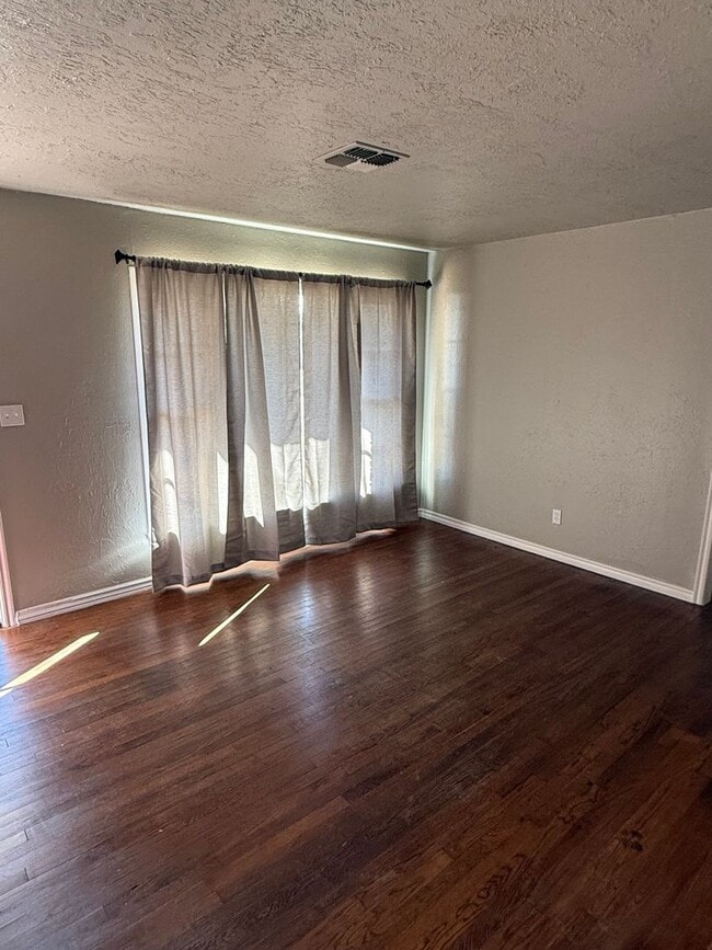 Building Photo - Charming 3-Bedroom Home with Bonus Room – Fully Updated and Move-In Ready!